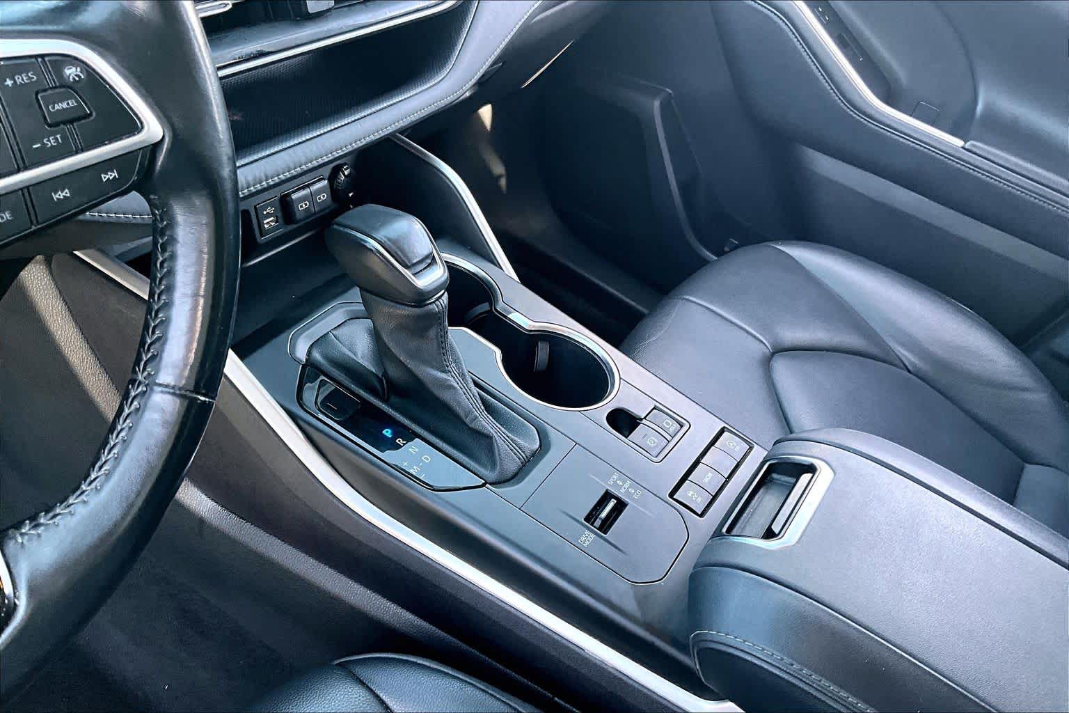 2022 Toyota Highlander XLE Wind Chill Pearl at AutoNation USA Katy