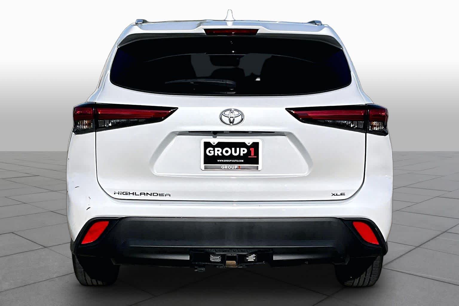 2022 Toyota Highlander XLE Wind Chill Pearl at AutoNation USA Katy