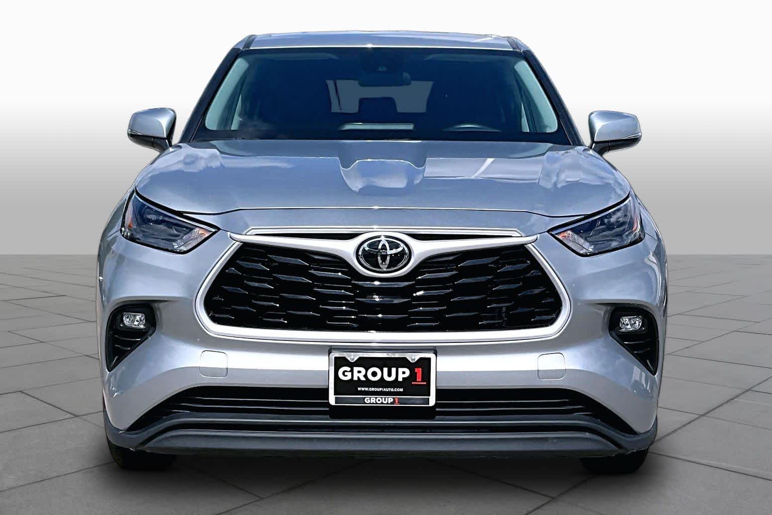 2025 Toyota Highlander XLE Celestial Silver Metallic at Team Toyota