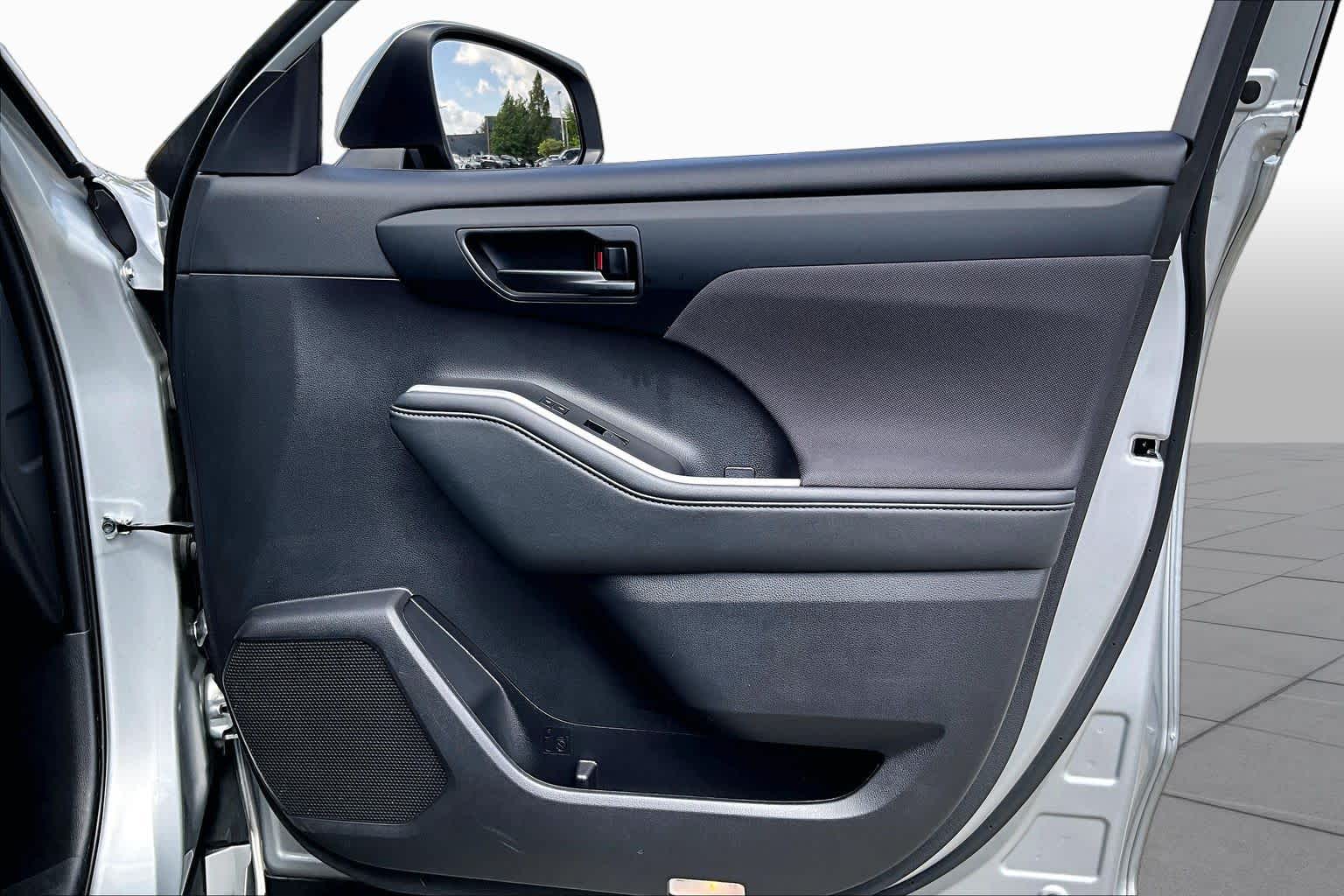 2025 Toyota Highlander XLE Celestial Silver Metallic at Team Toyota