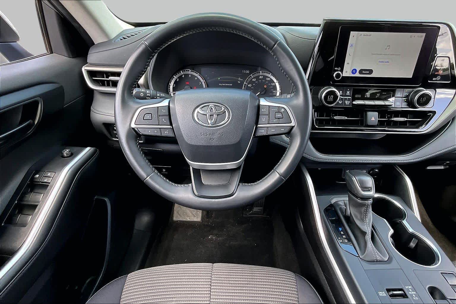 2025 Toyota Highlander XLE Celestial Silver Metallic at Team Toyota