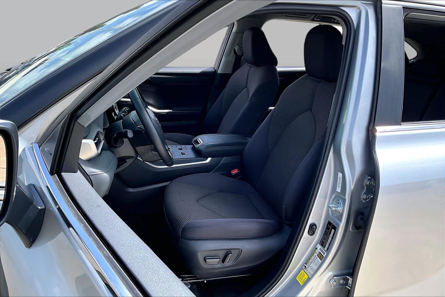 2025 Toyota Highlander XLE Celestial Silver Metallic at Team Toyota