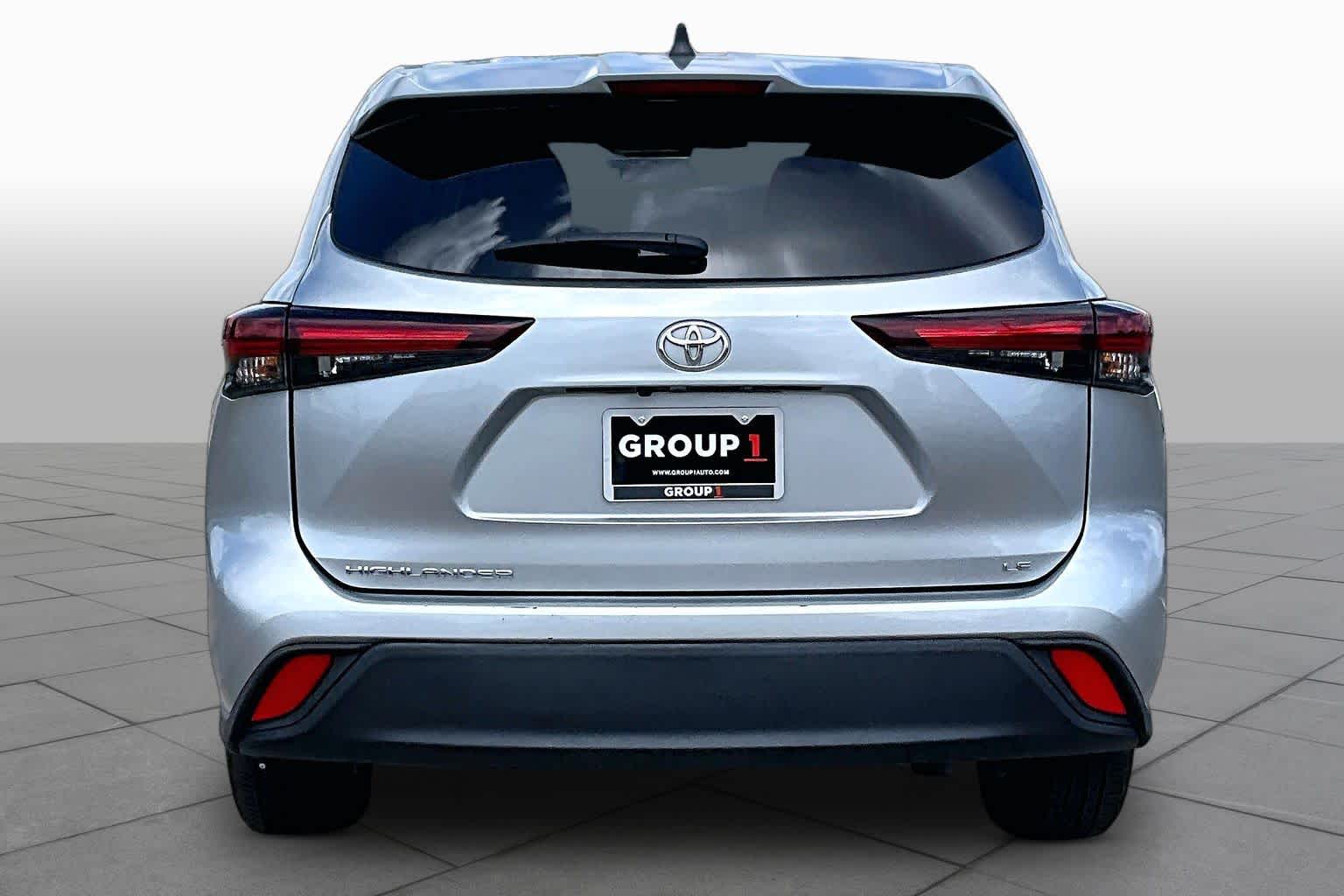 2025 Toyota Highlander XLE Celestial Silver Metallic at Team Toyota