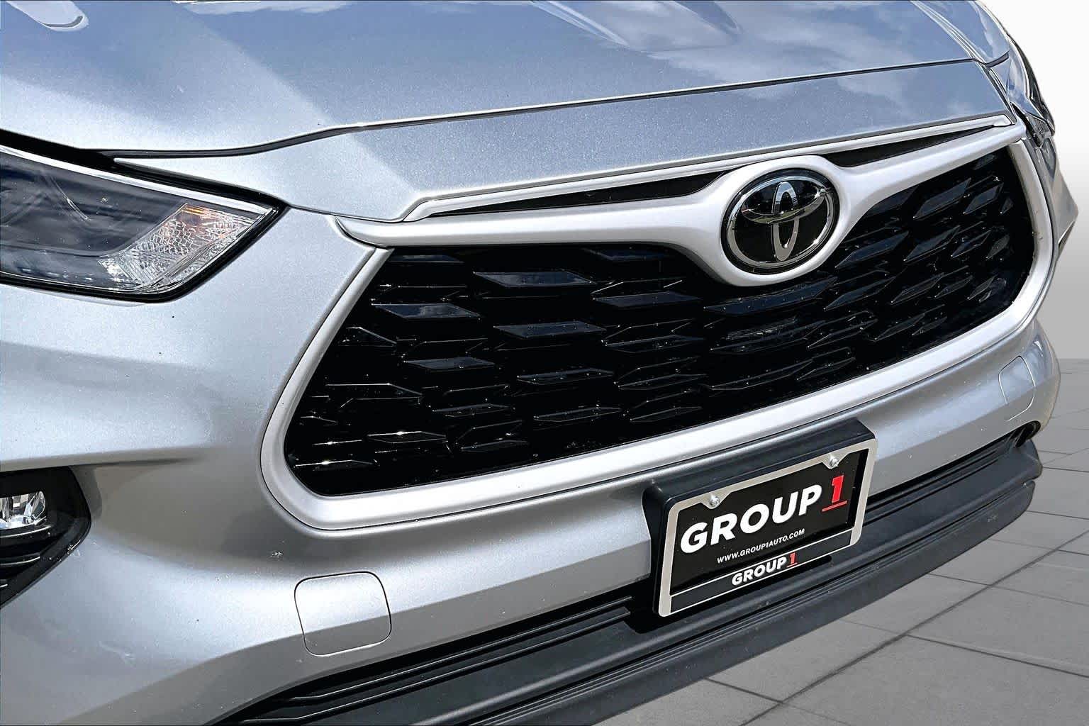 2025 Toyota Highlander XLE Celestial Silver Metallic at Team Toyota