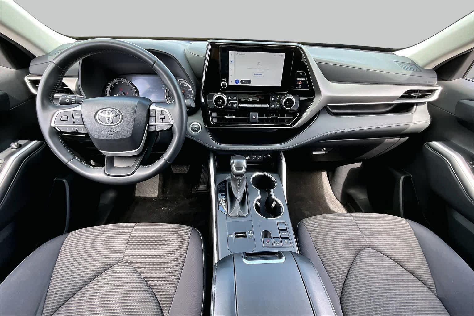2025 Toyota Highlander XLE Celestial Silver Metallic at Team Toyota