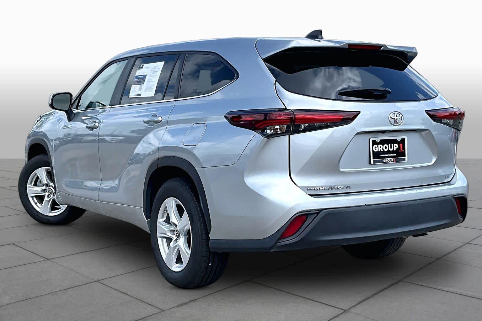 2025 Toyota Highlander XLE Celestial Silver Metallic at Team Toyota