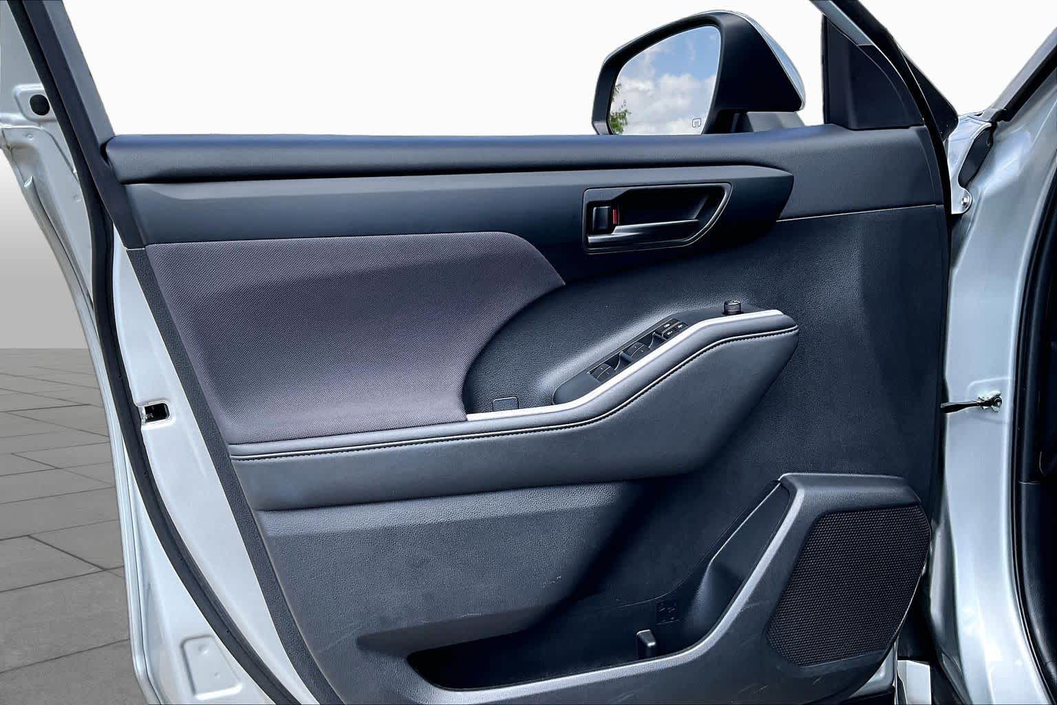 2025 Toyota Highlander XLE Celestial Silver Metallic at Team Toyota