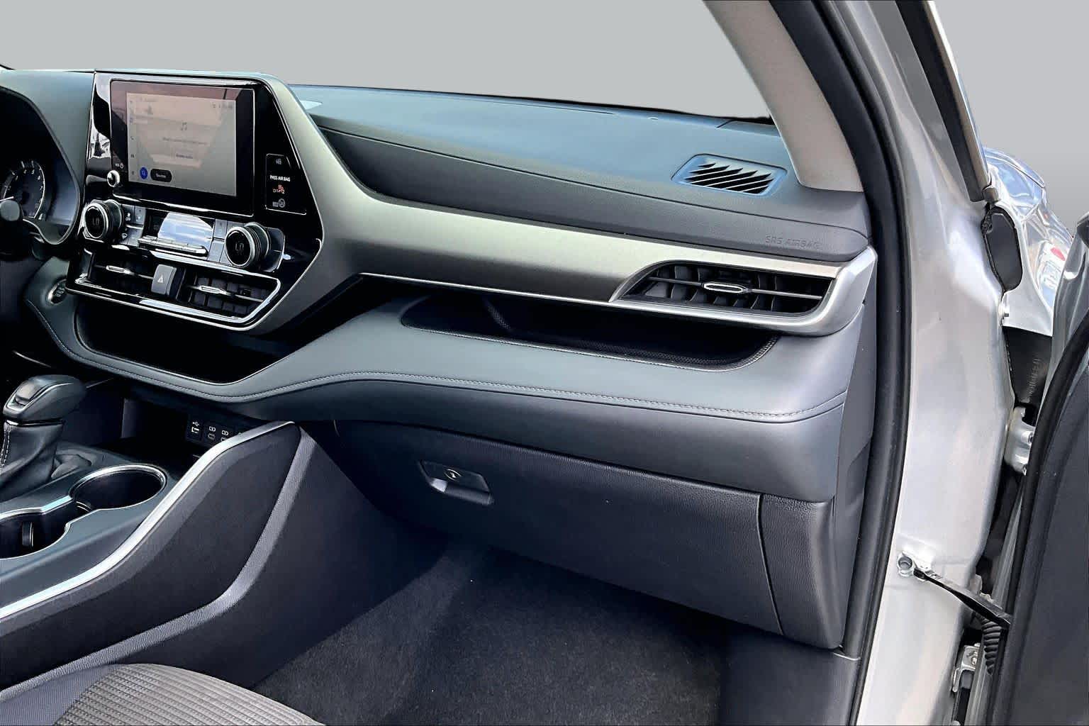 2025 Toyota Highlander XLE Celestial Silver Metallic at Team Toyota