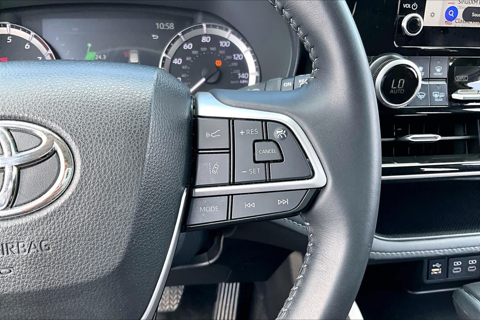 2025 Toyota Highlander XLE Celestial Silver Metallic at Team Toyota