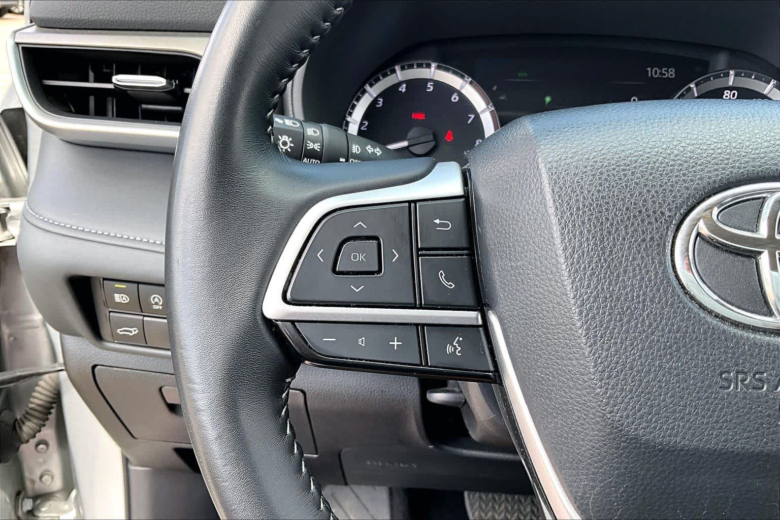 2025 Toyota Highlander XLE Celestial Silver Metallic at Team Toyota