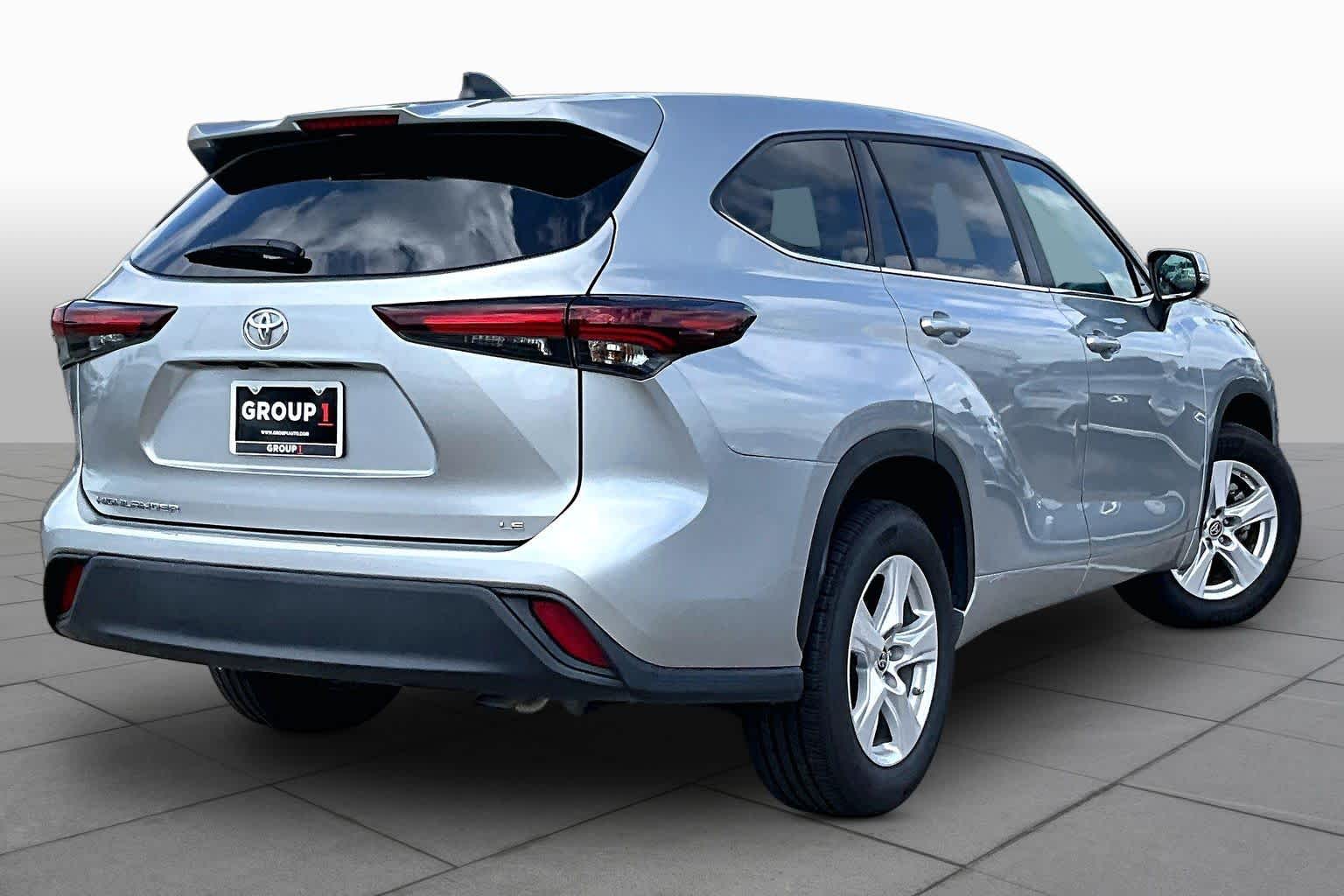 2025 Toyota Highlander XLE Celestial Silver Metallic at Team Toyota