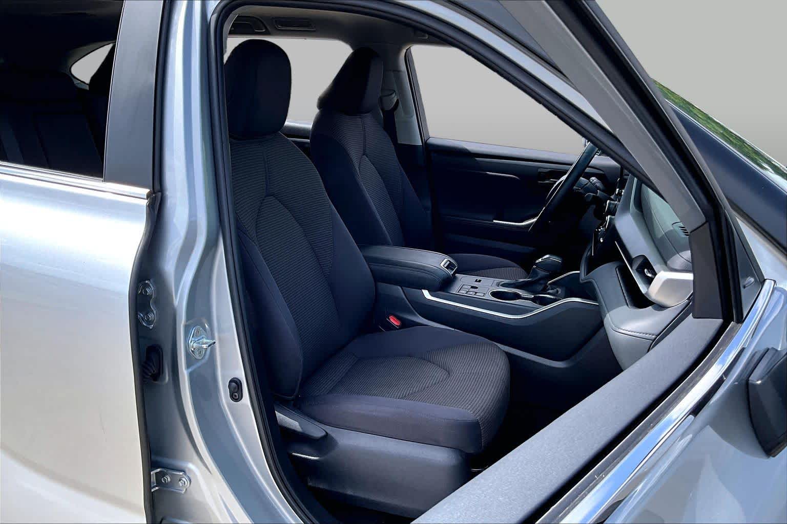 2025 Toyota Highlander XLE Celestial Silver Metallic at Team Toyota