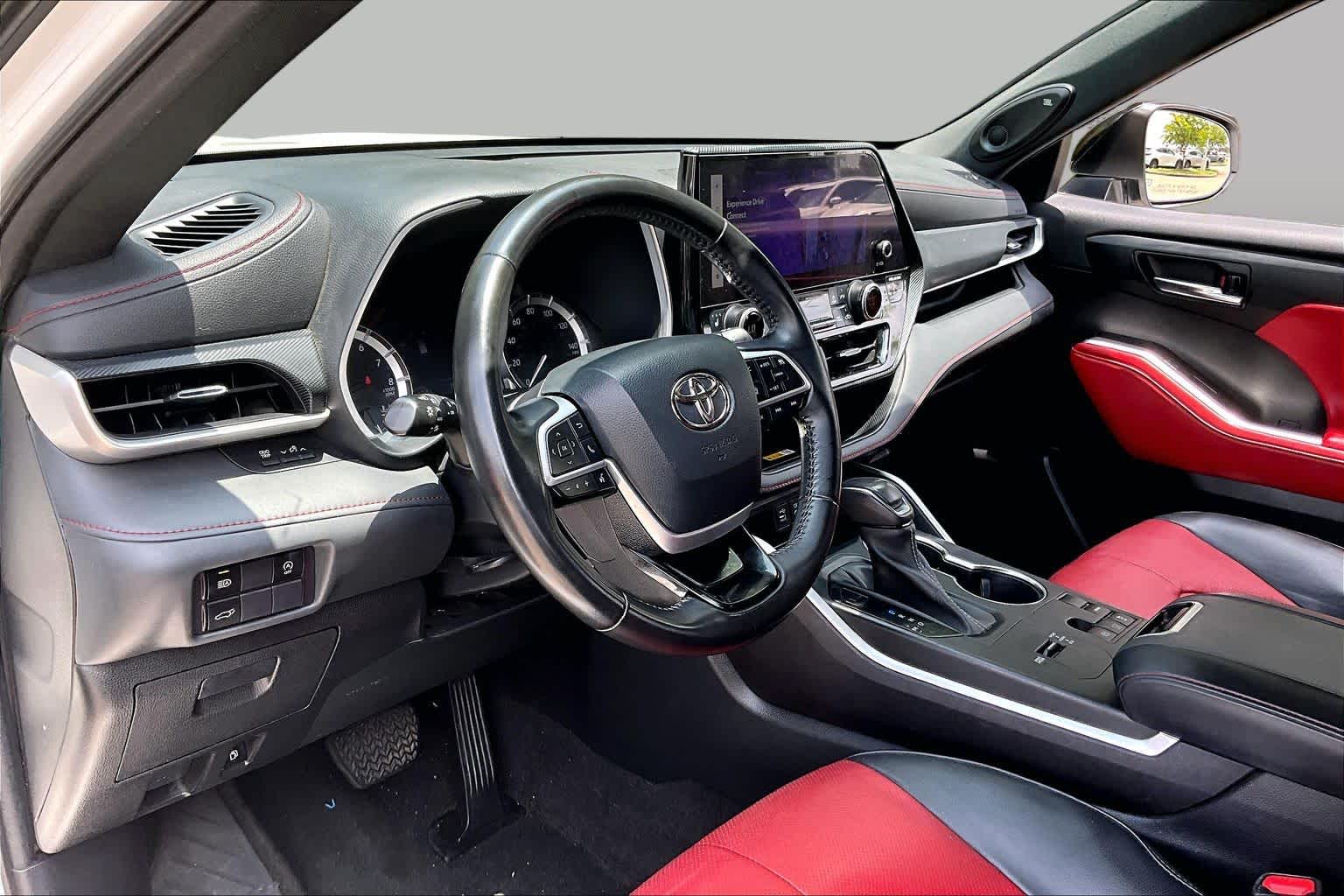 2023 Toyota Highlander XLE Wind Chill Pearl at Group 1 Toyota Southwest