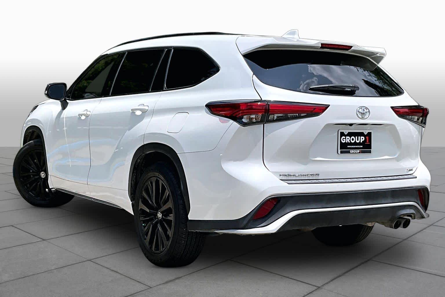 2023 Toyota Highlander XLE Wind Chill Pearl at Group 1 Toyota Southwest