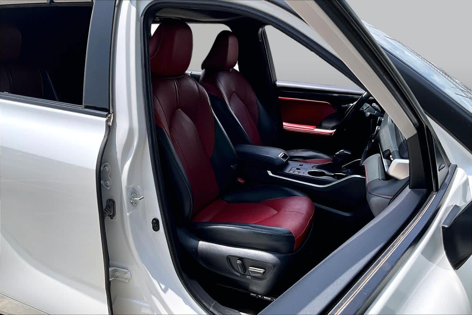 2023 Toyota Highlander XLE Wind Chill Pearl at Group 1 Toyota Southwest