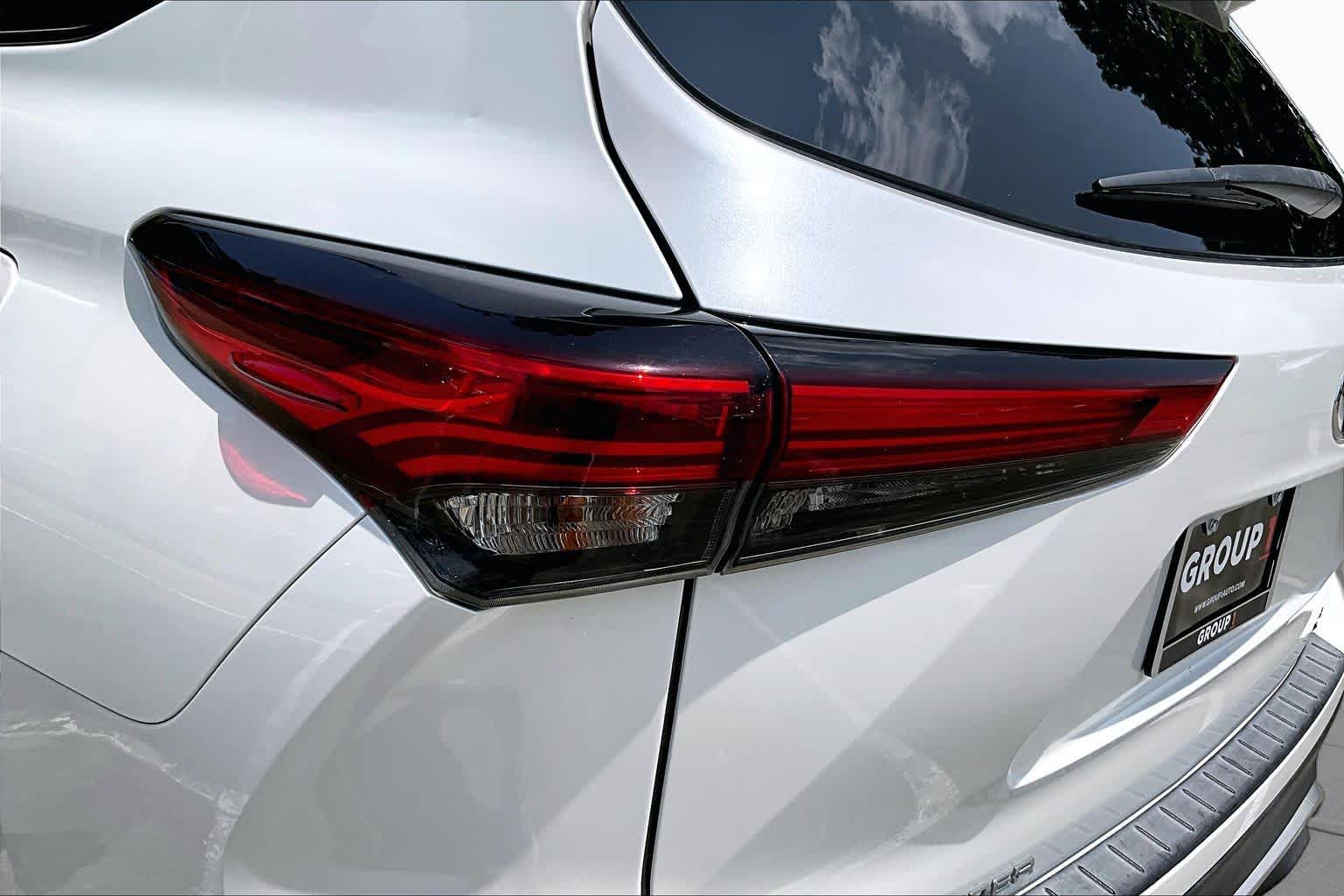 2023 Toyota Highlander XLE Wind Chill Pearl at Group 1 Toyota Southwest