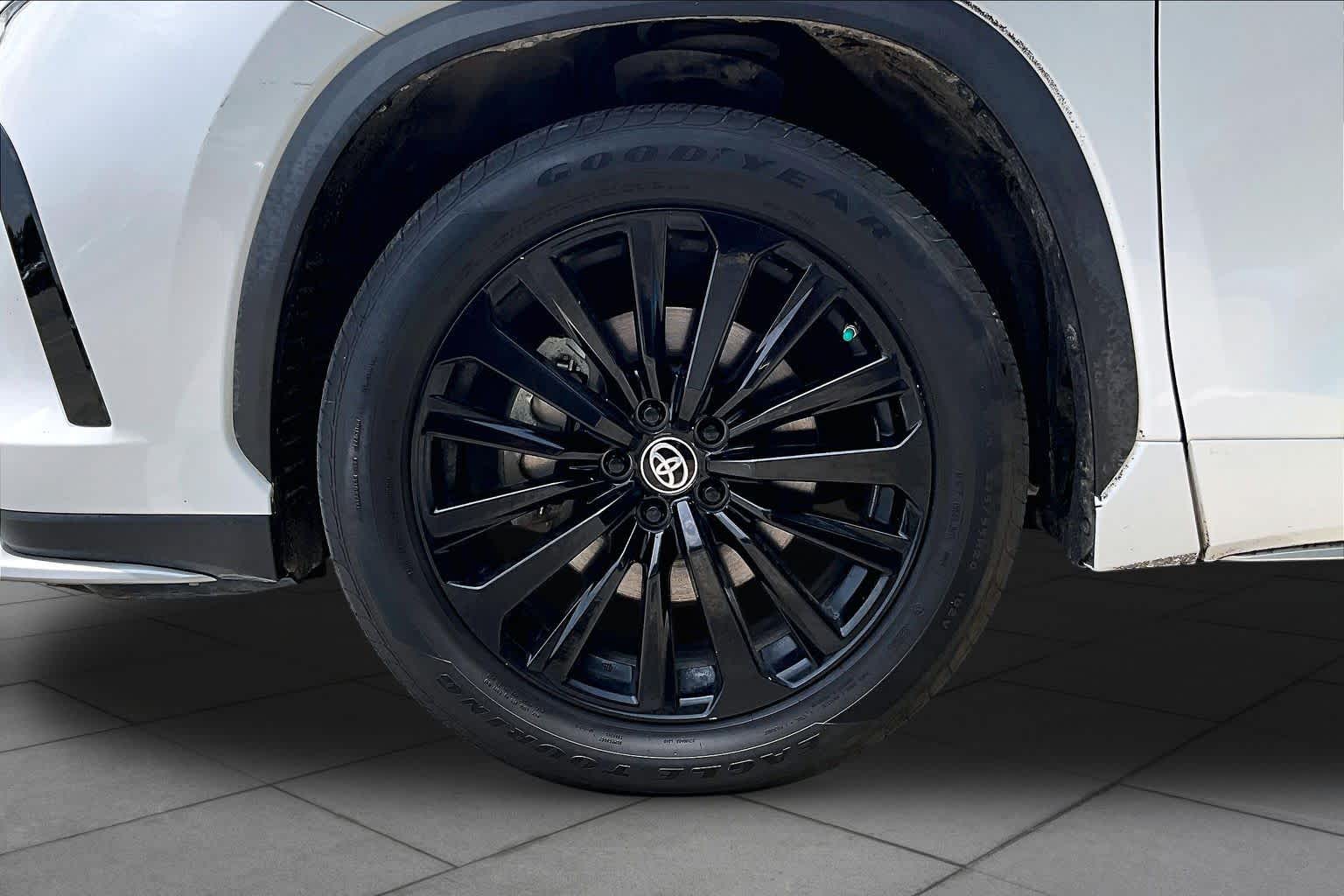 2023 Toyota Highlander XLE Wind Chill Pearl at Group 1 Toyota Southwest