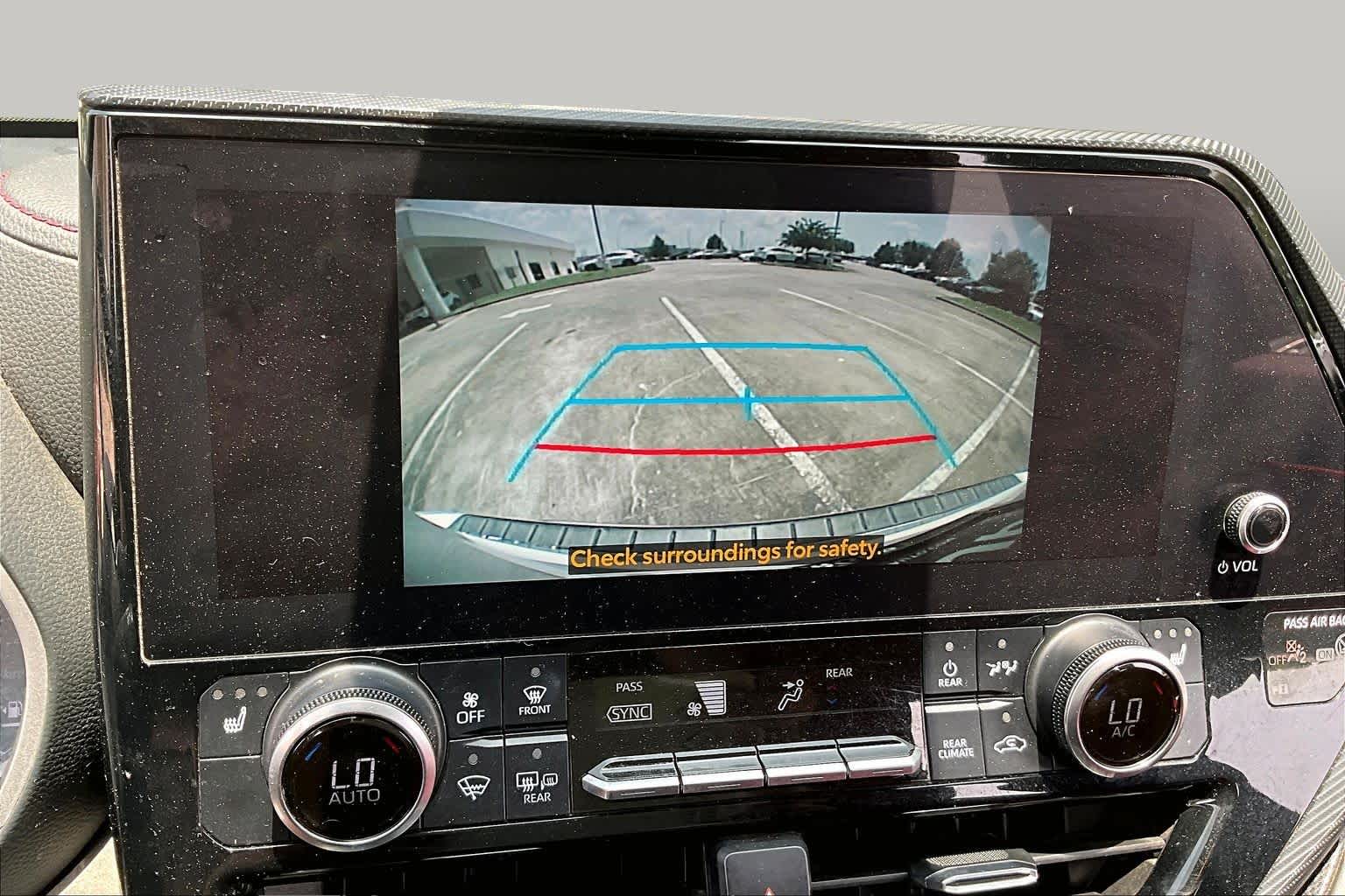 2023 Toyota Highlander XLE Wind Chill Pearl at Group 1 Toyota Southwest