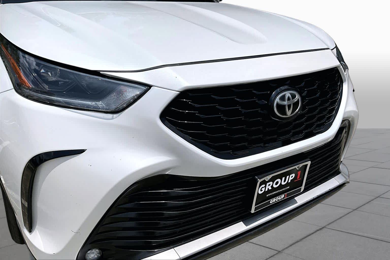2023 Toyota Highlander XLE Wind Chill Pearl at Group 1 Toyota Southwest