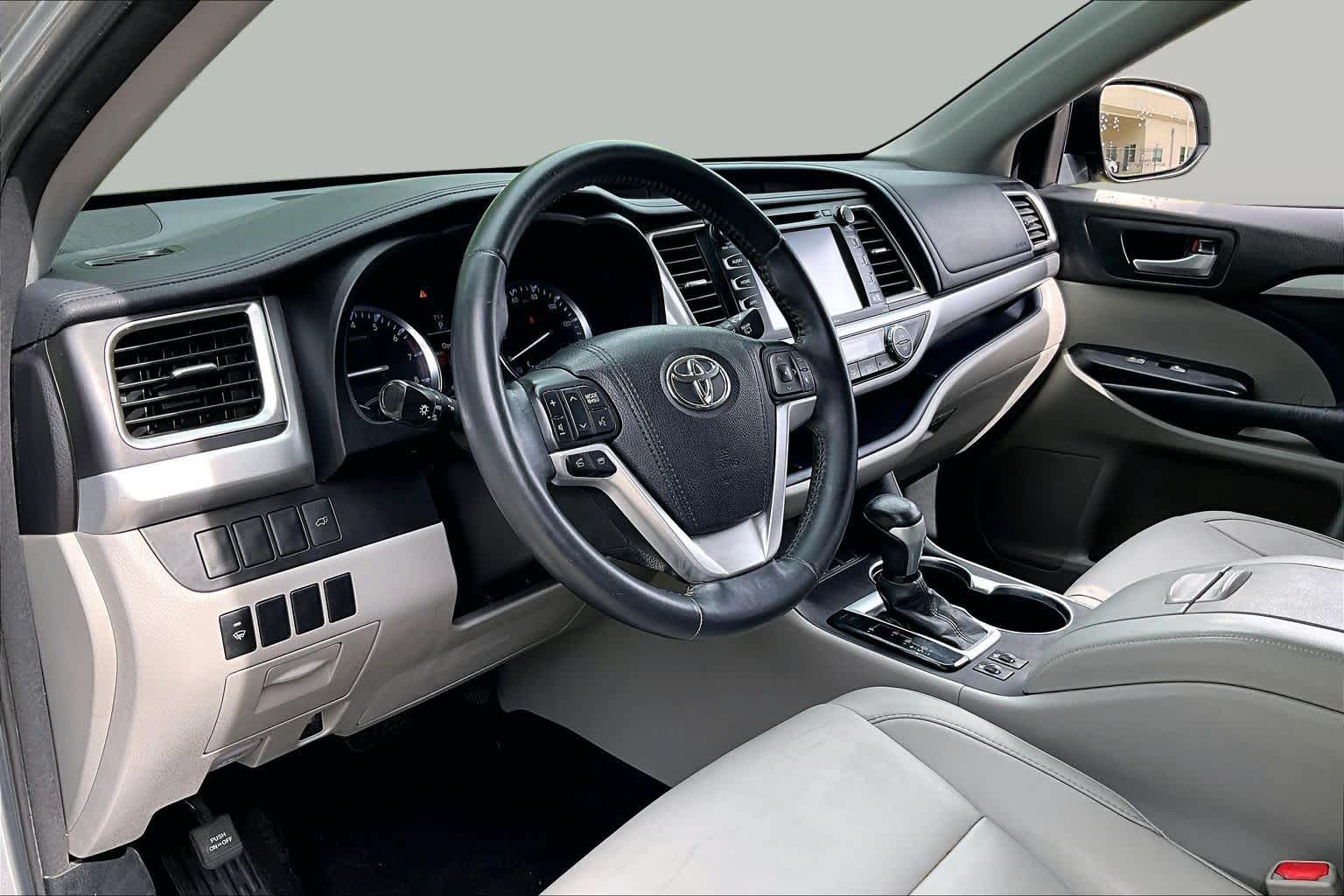 2016 Toyota Highlander XLE Silver Sky Metallic at AutoNation USA Katy