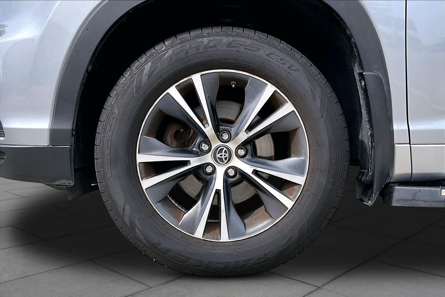2016 Toyota Highlander XLE Silver Sky Metallic at AutoNation USA Katy