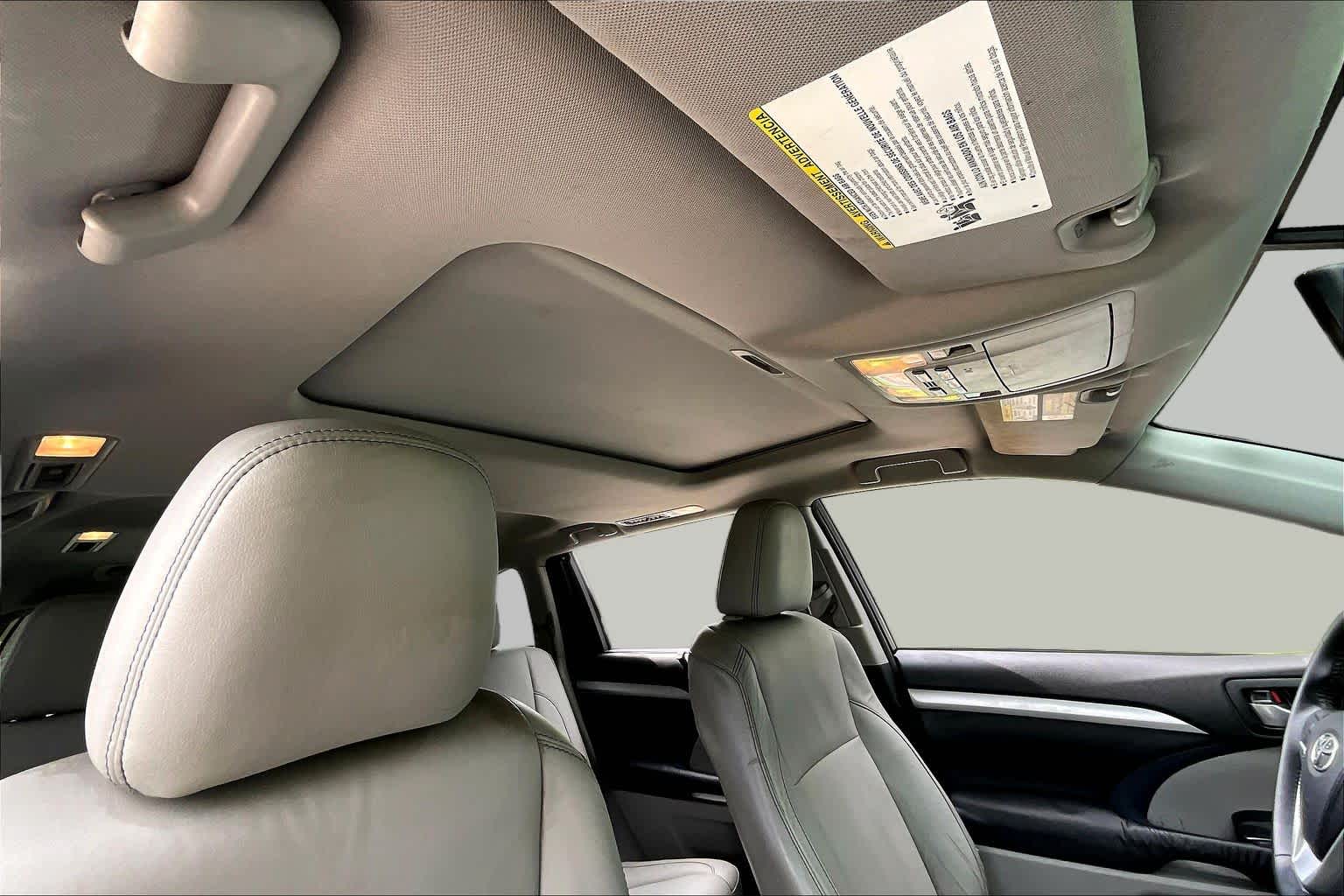 2016 Toyota Highlander XLE Silver Sky Metallic at AutoNation USA Katy