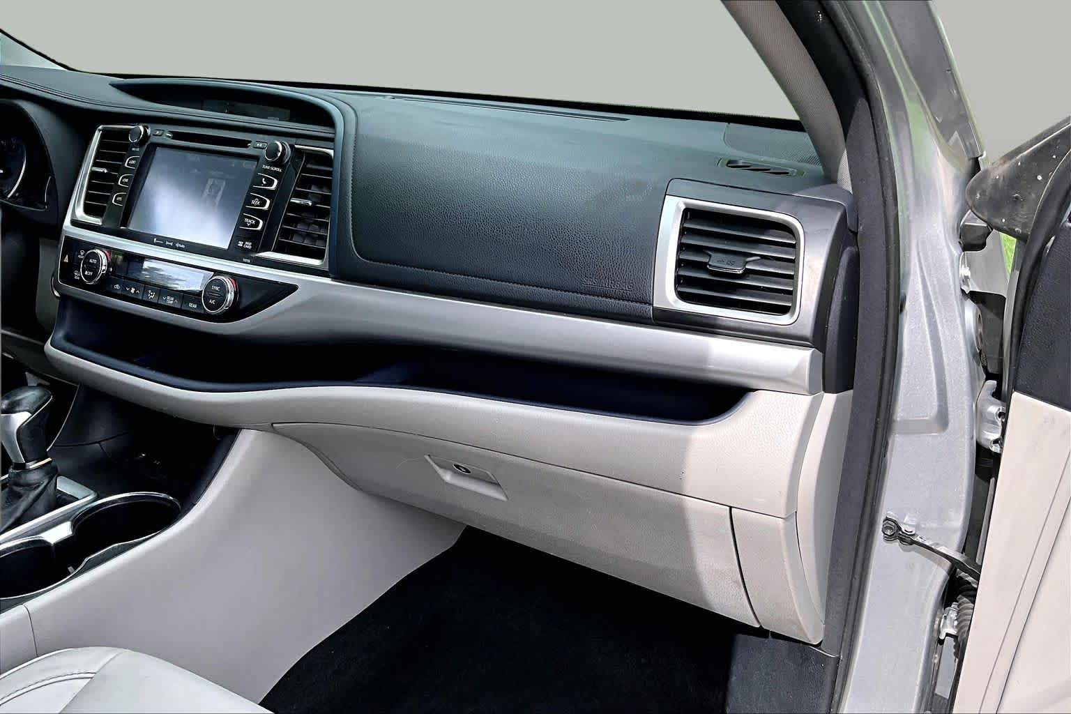 2016 Toyota Highlander XLE Silver Sky Metallic at AutoNation USA Katy