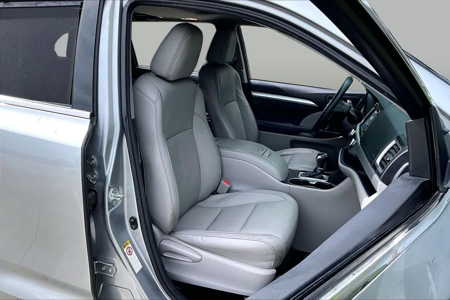 2016 Toyota Highlander XLE Silver Sky Metallic at AutoNation USA Katy