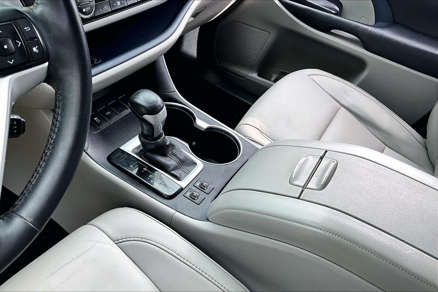 2016 Toyota Highlander XLE Silver Sky Metallic at AutoNation USA Katy