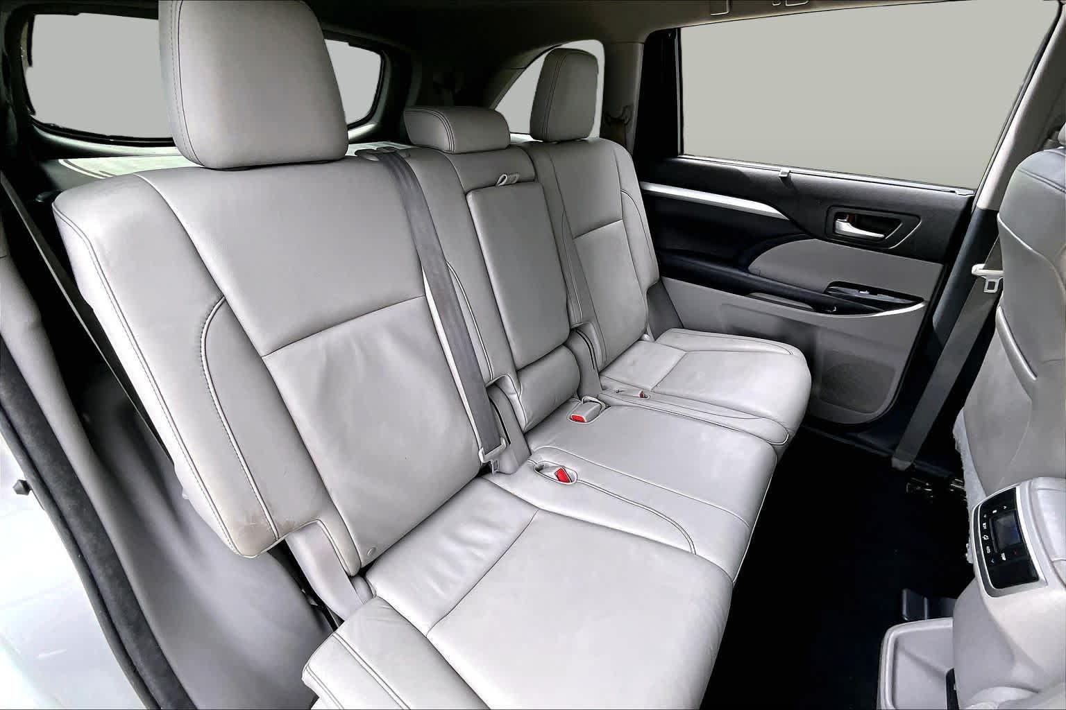 2016 Toyota Highlander XLE Silver Sky Metallic at AutoNation USA Katy