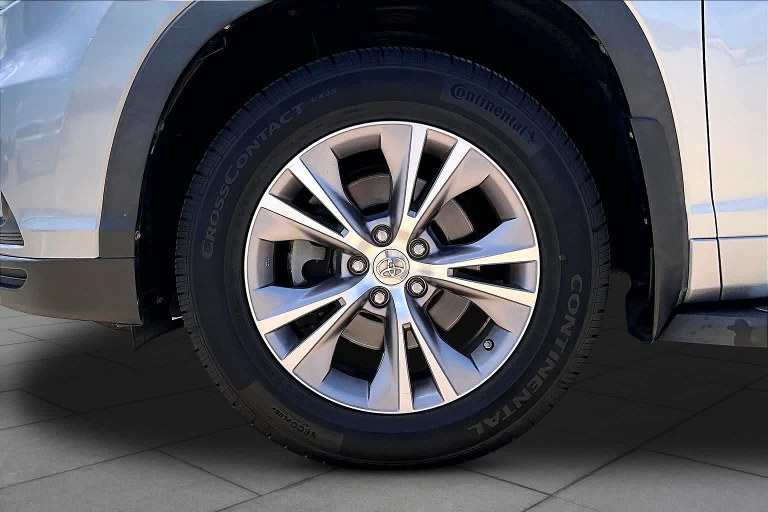 2015 Toyota Highlander XLE Silver Sky Metallic at Mac Haik Ford