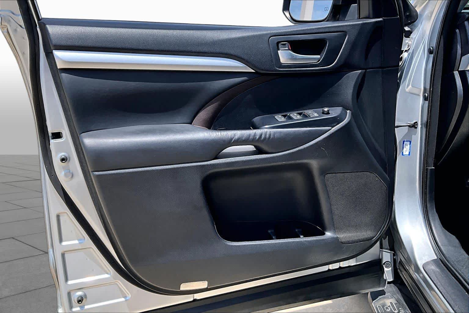 2015 Toyota Highlander XLE Silver Sky Metallic at Mac Haik Ford