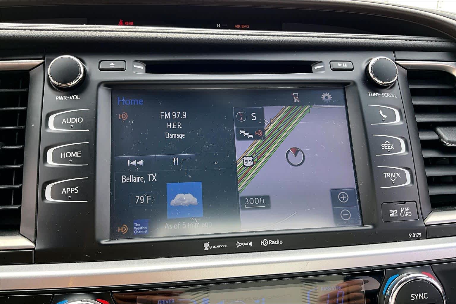 2017 Toyota Highlander photo 30 of 33