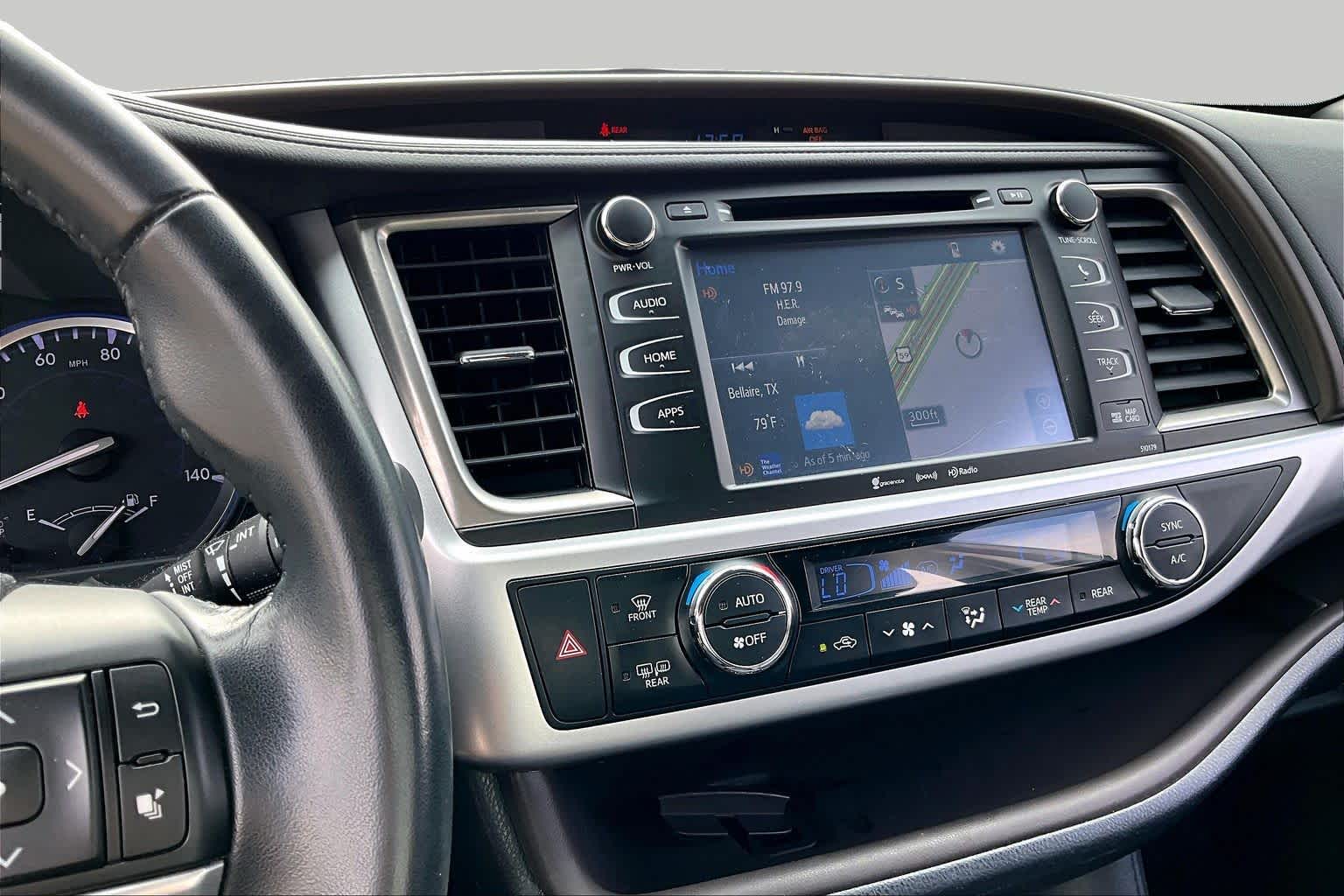 2017 Toyota Highlander photo 6 of 33
