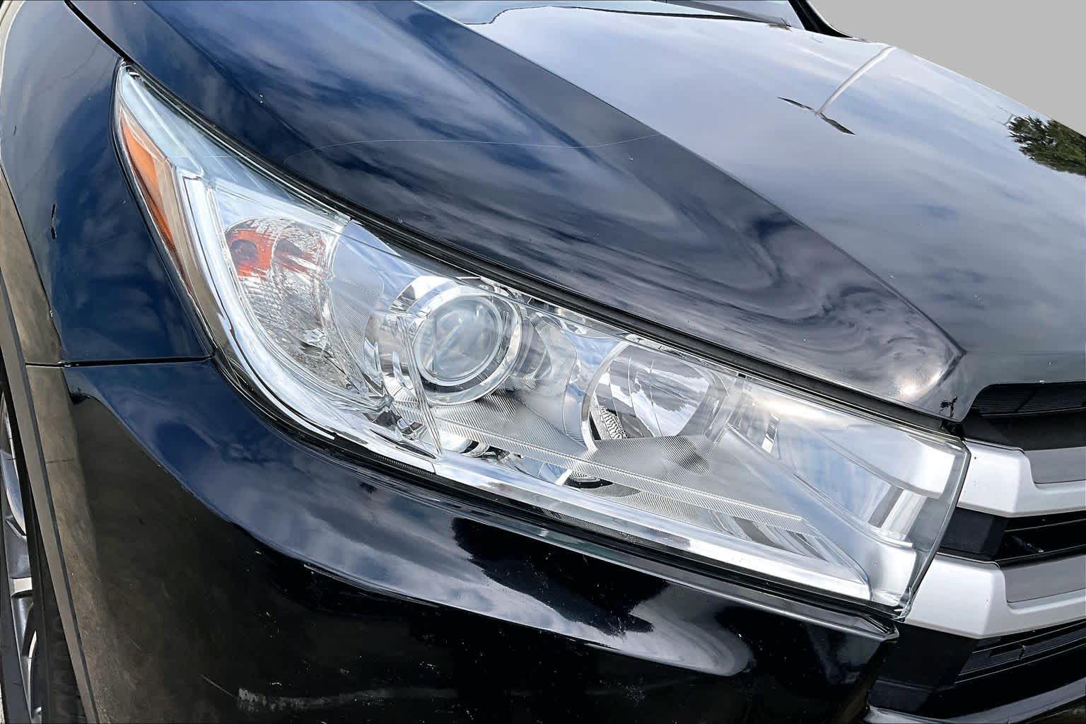 2017 Toyota Highlander photo 26 of 33