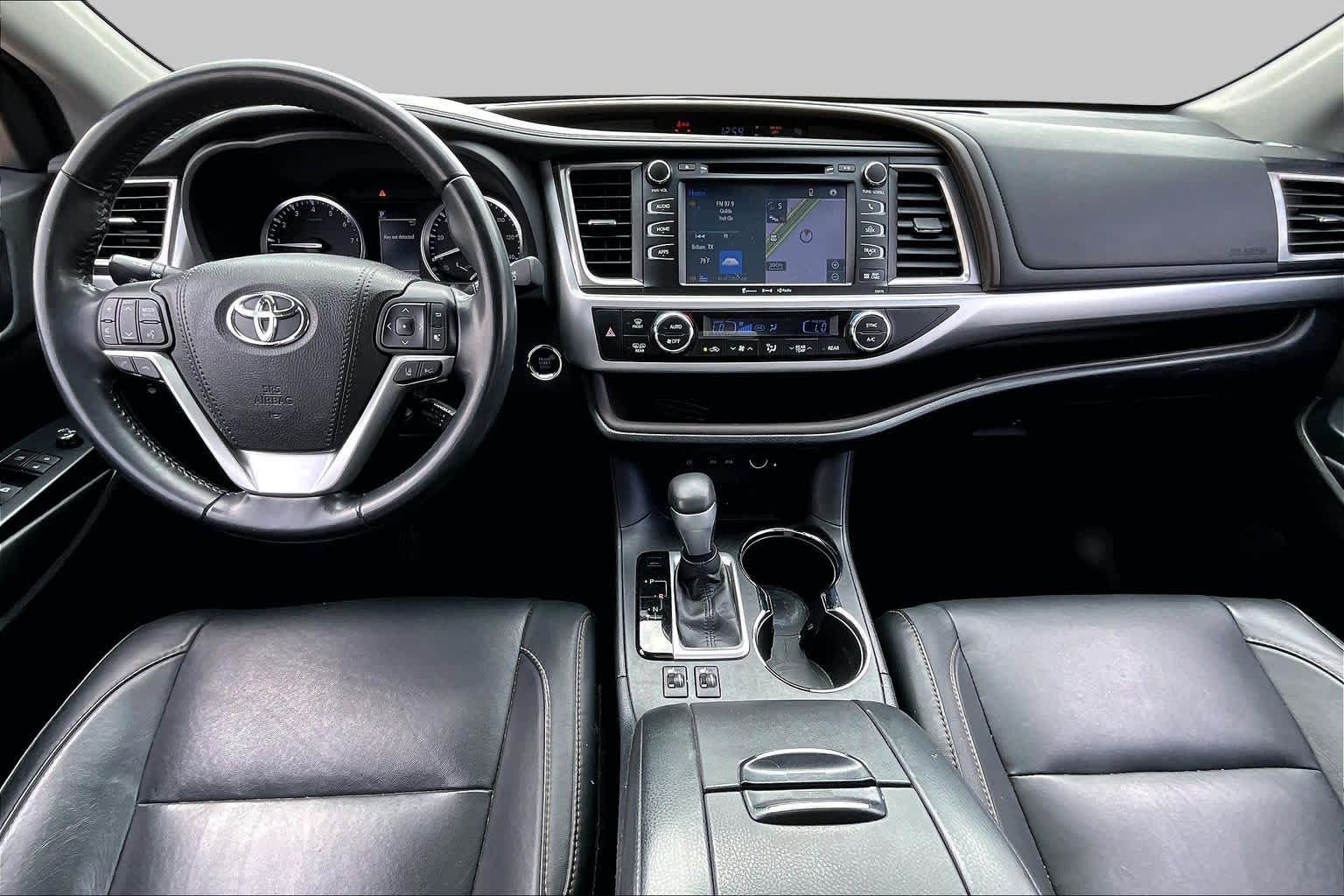 2017 Toyota Highlander photo 14 of 33