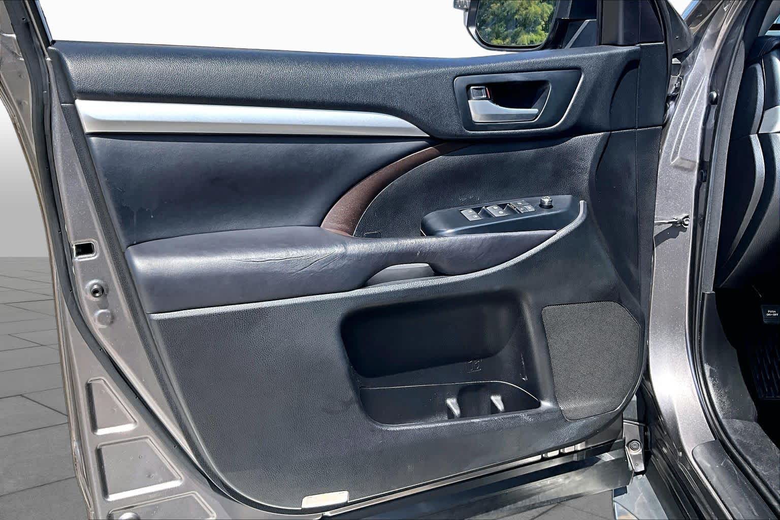 2017 Toyota Highlander XLE Predawn Gray Mica at Group 1 Toyota Southwest
