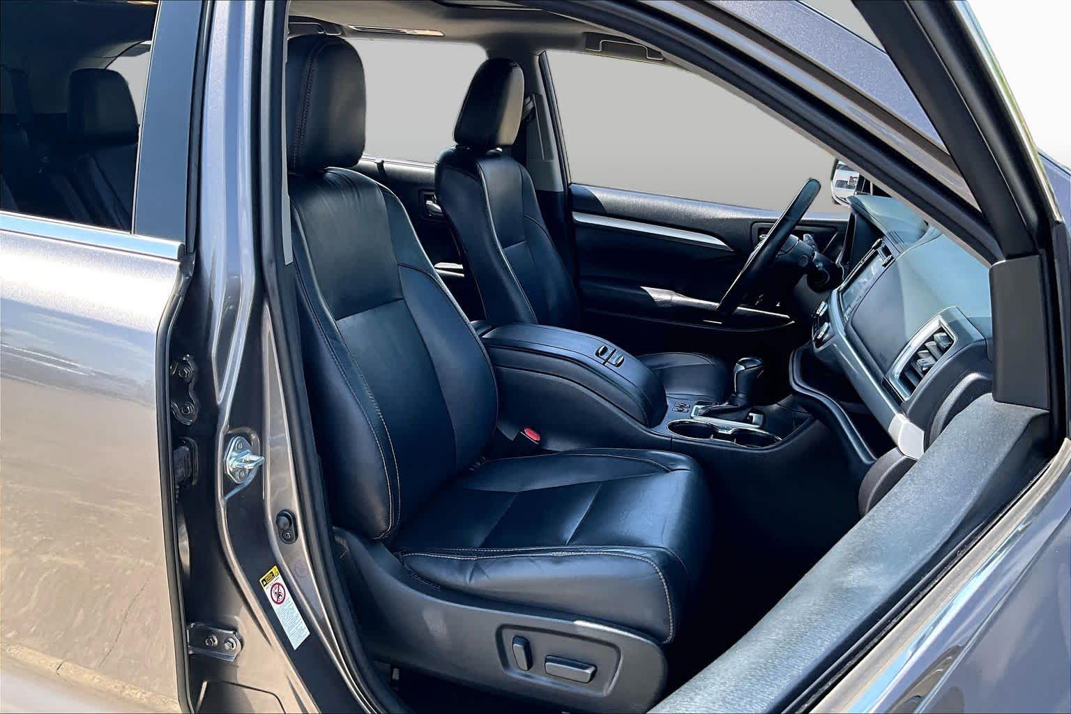 2017 Toyota Highlander XLE Predawn Gray Mica at Group 1 Toyota Southwest
