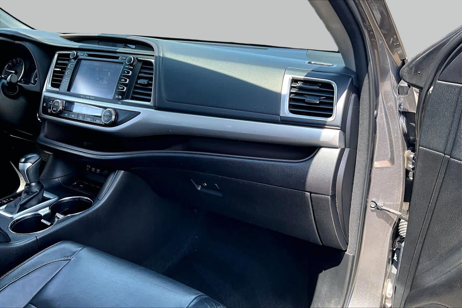 2017 Toyota Highlander XLE Predawn Gray Mica at Group 1 Toyota Southwest