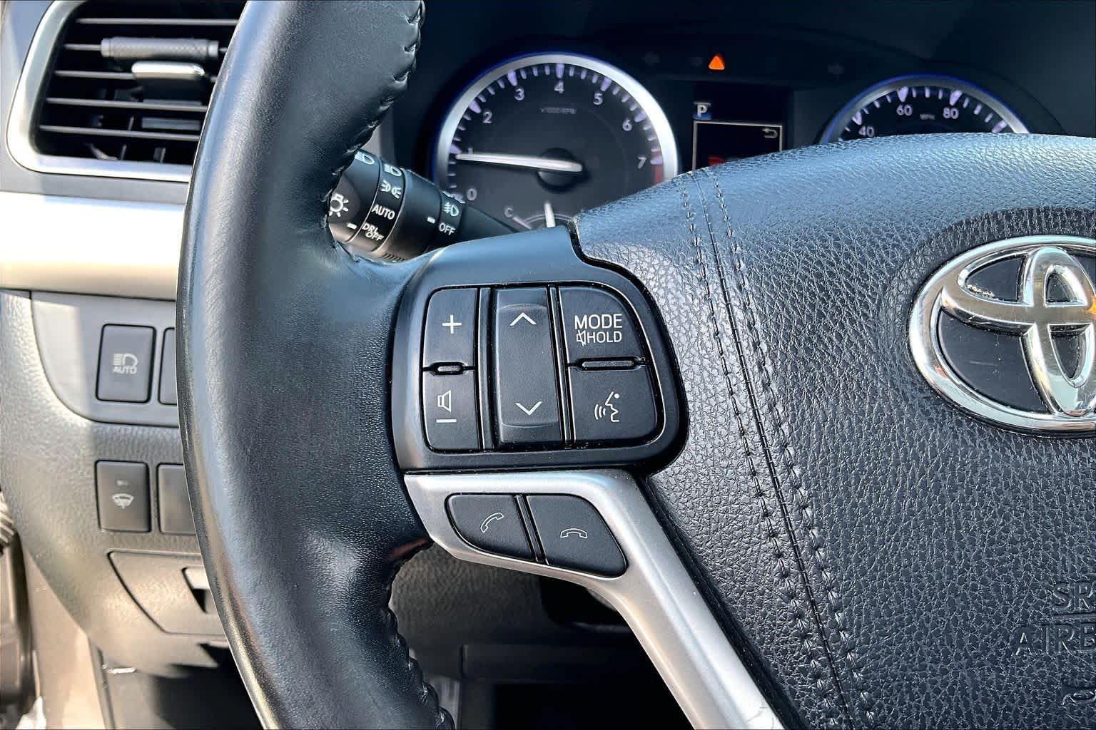 2017 Toyota Highlander XLE Predawn Gray Mica at Group 1 Toyota Southwest