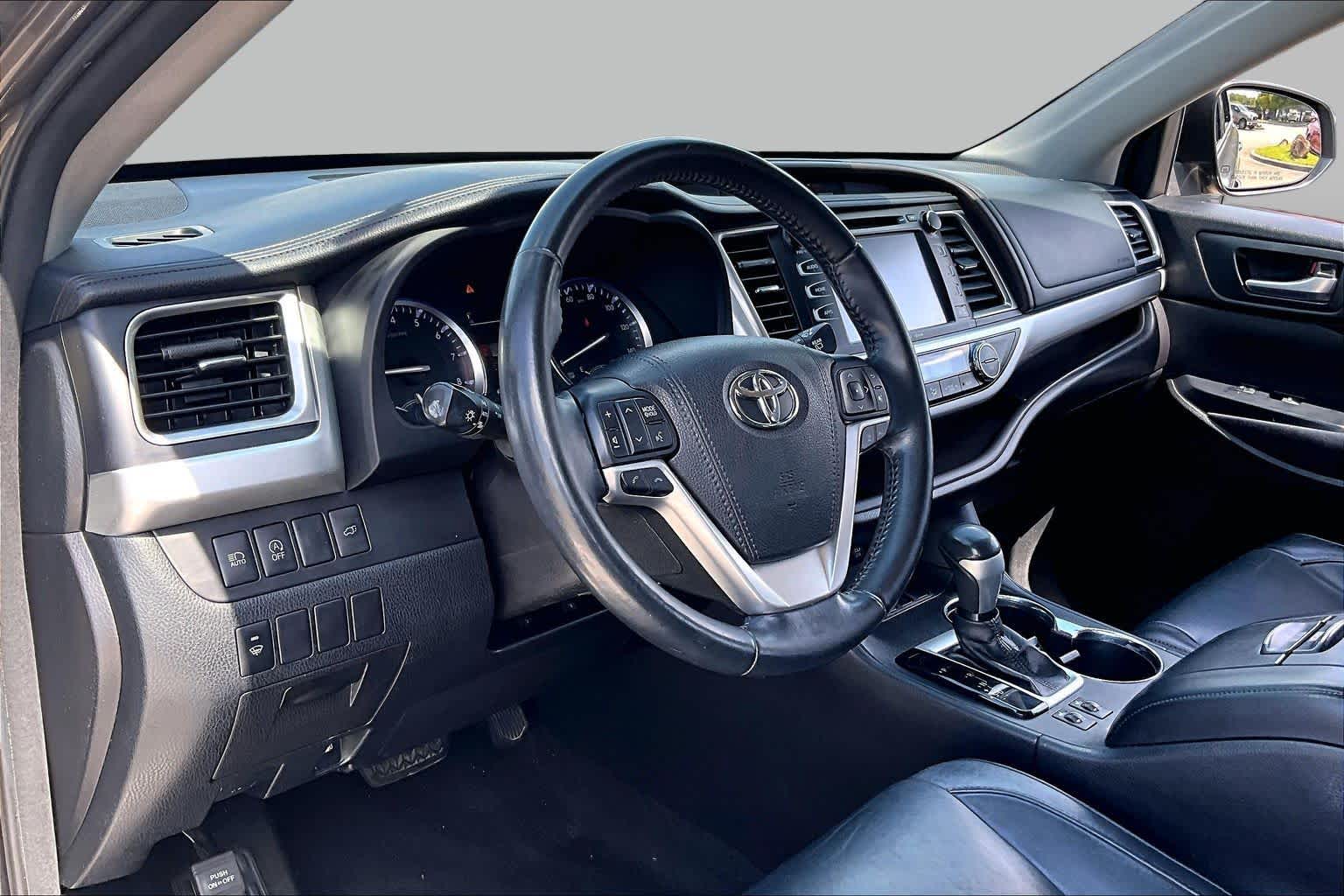 2017 Toyota Highlander XLE Predawn Gray Mica at Group 1 Toyota Southwest