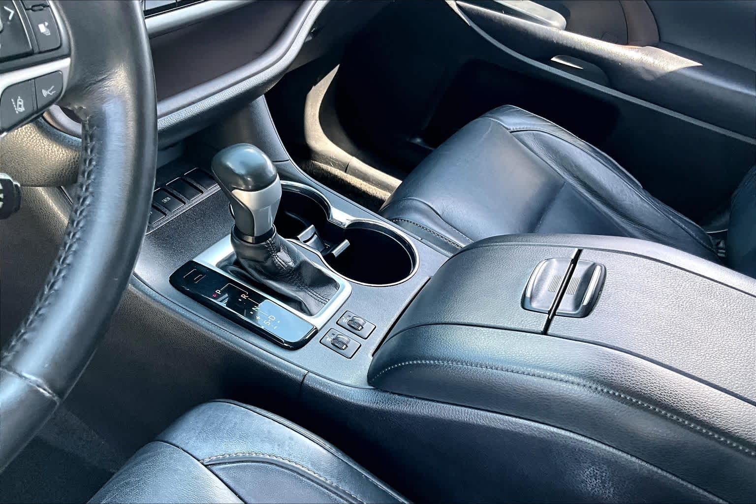 2017 Toyota Highlander XLE Predawn Gray Mica at Group 1 Toyota Southwest