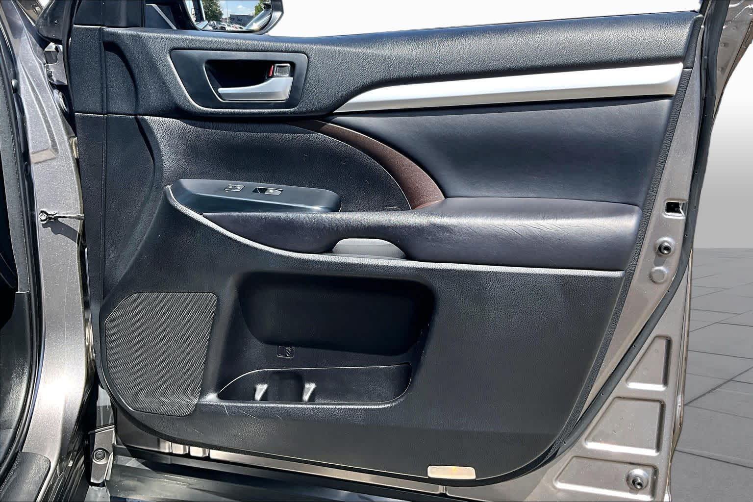 2017 Toyota Highlander XLE Predawn Gray Mica at Group 1 Toyota Southwest