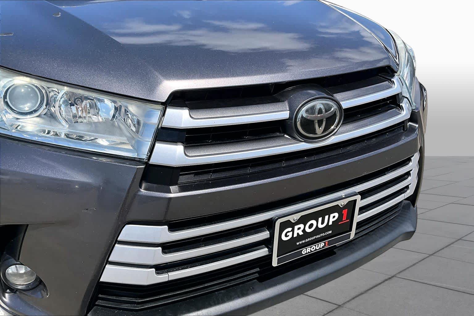 2017 Toyota Highlander XLE Predawn Gray Mica at Group 1 Toyota Southwest