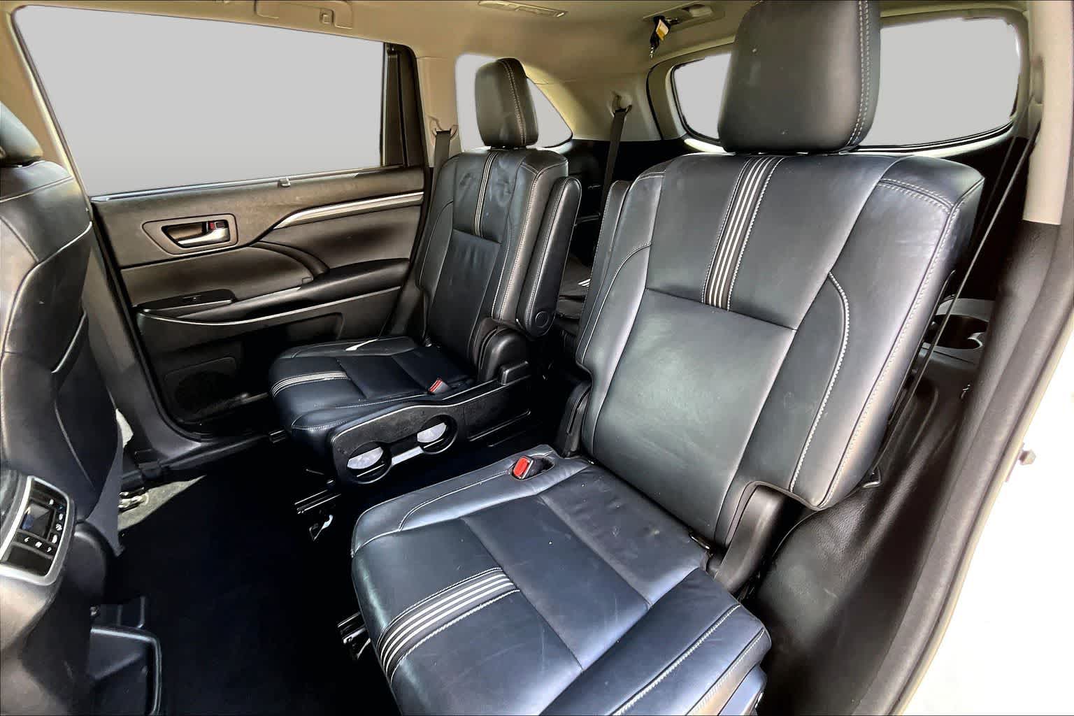 2018 Toyota Highlander SE Blizzard Pearl at Group 1 Toyota Southwest