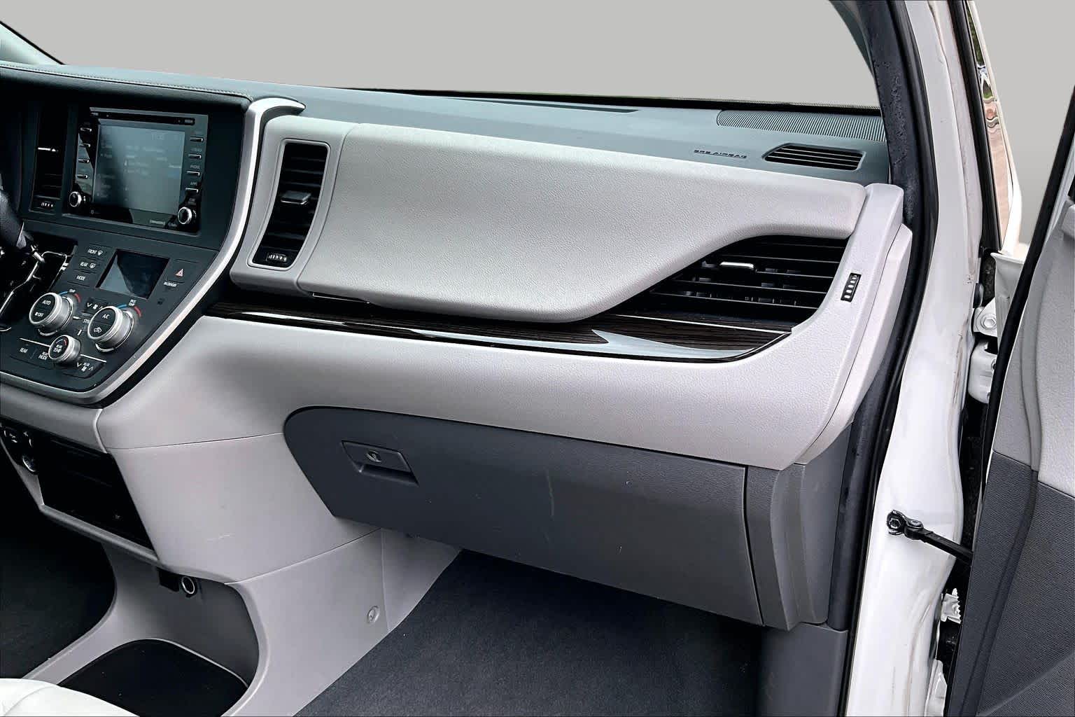2020 Toyota Sienna XLE Premium Blizzard Pearl at AutoNation USA Katy
