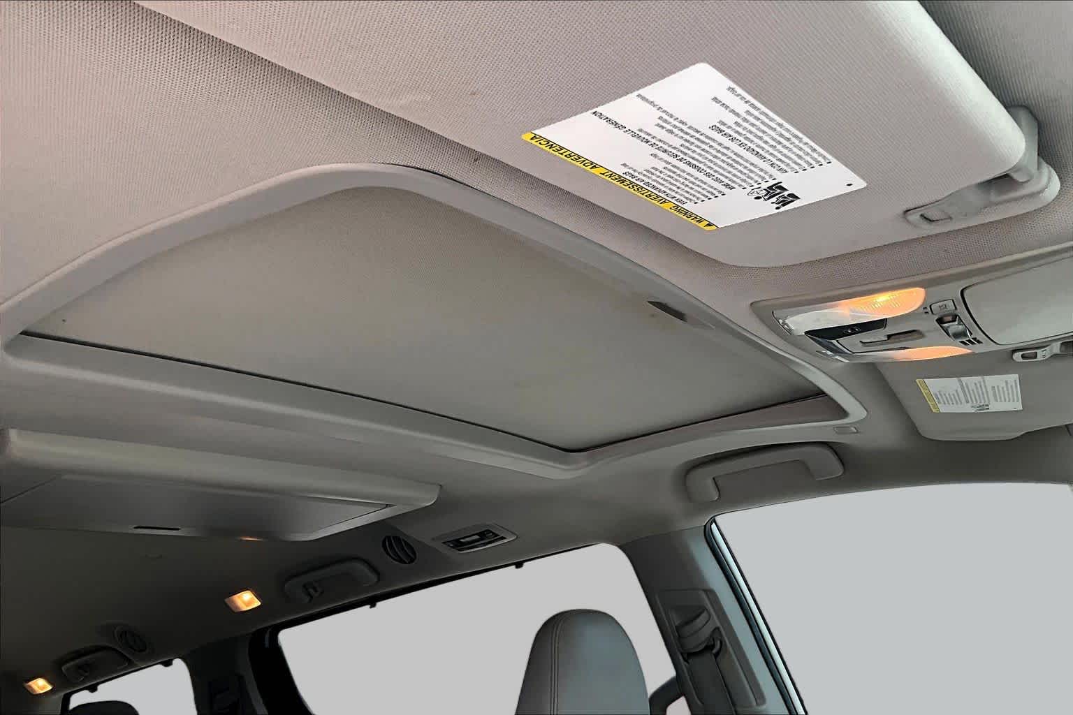 2020 Toyota Sienna XLE Premium Blizzard Pearl at AutoNation USA Katy