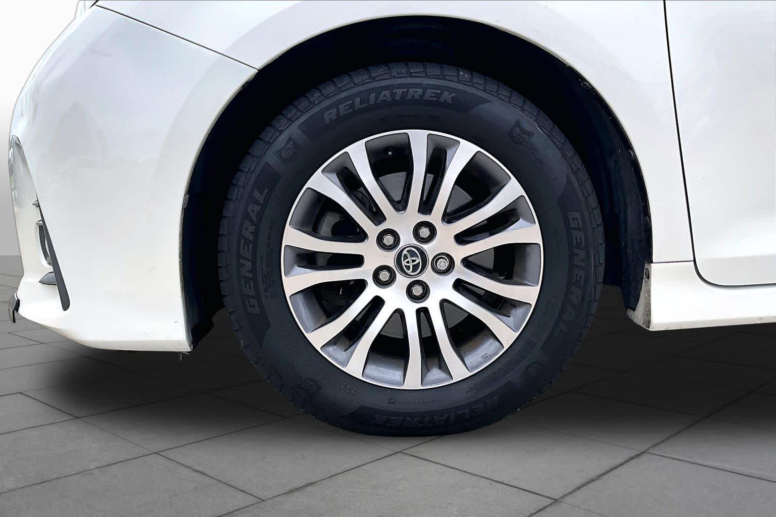 2020 Toyota Sienna XLE Premium Blizzard Pearl at AutoNation USA Katy