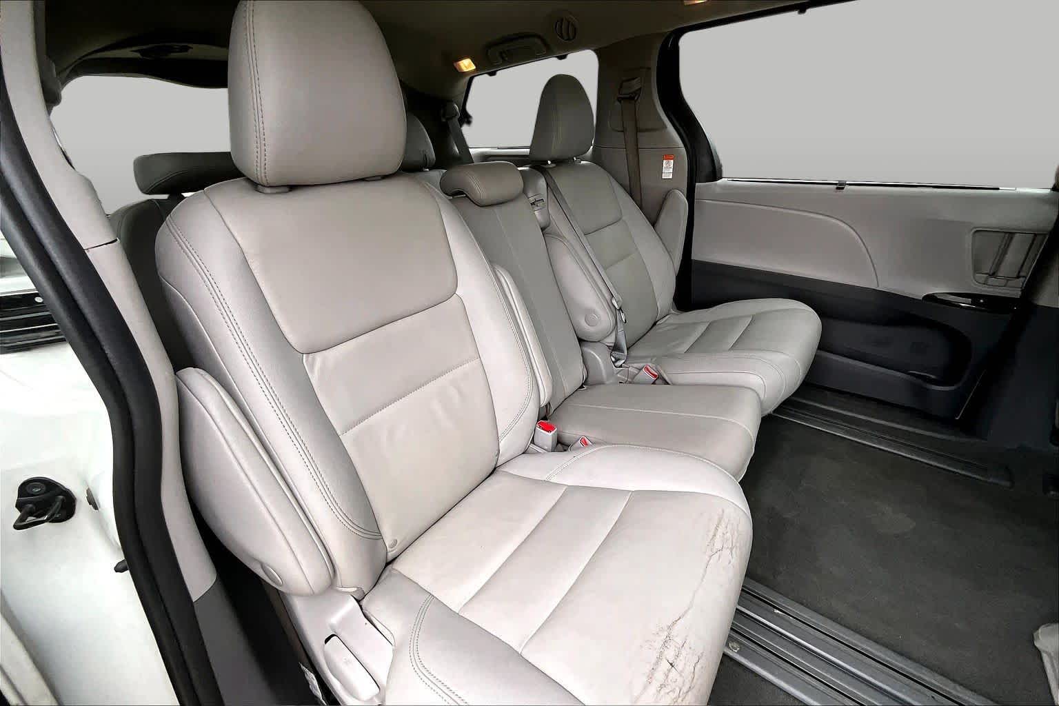 2020 Toyota Sienna XLE Premium Blizzard Pearl at AutoNation USA Katy