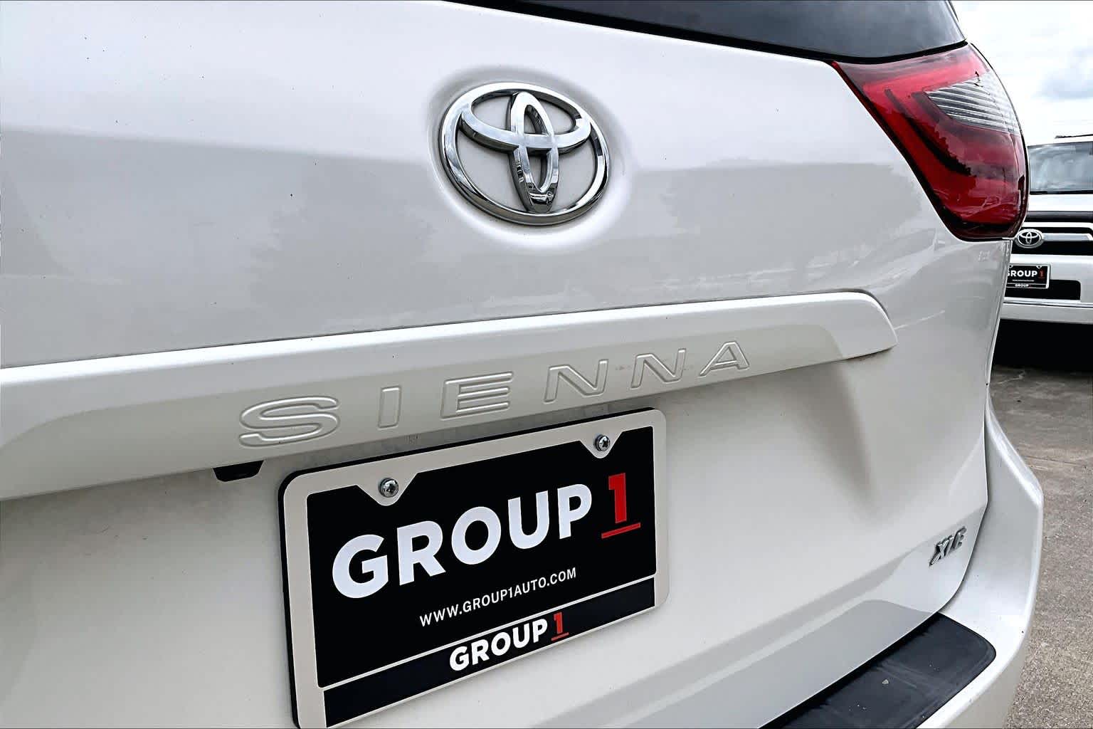 2020 Toyota Sienna XLE Premium Blizzard Pearl at AutoNation USA Katy